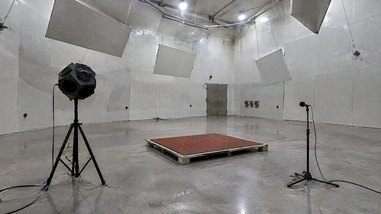 Material sample inside a reverberation test chamber